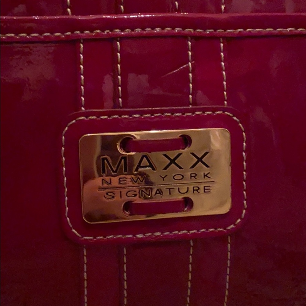 Maxx New York signature Handbag - Picture 3 of 5